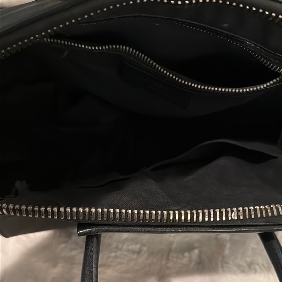 ✨HP✨ Givenchy Antigona Bag - Picture 9 of 15